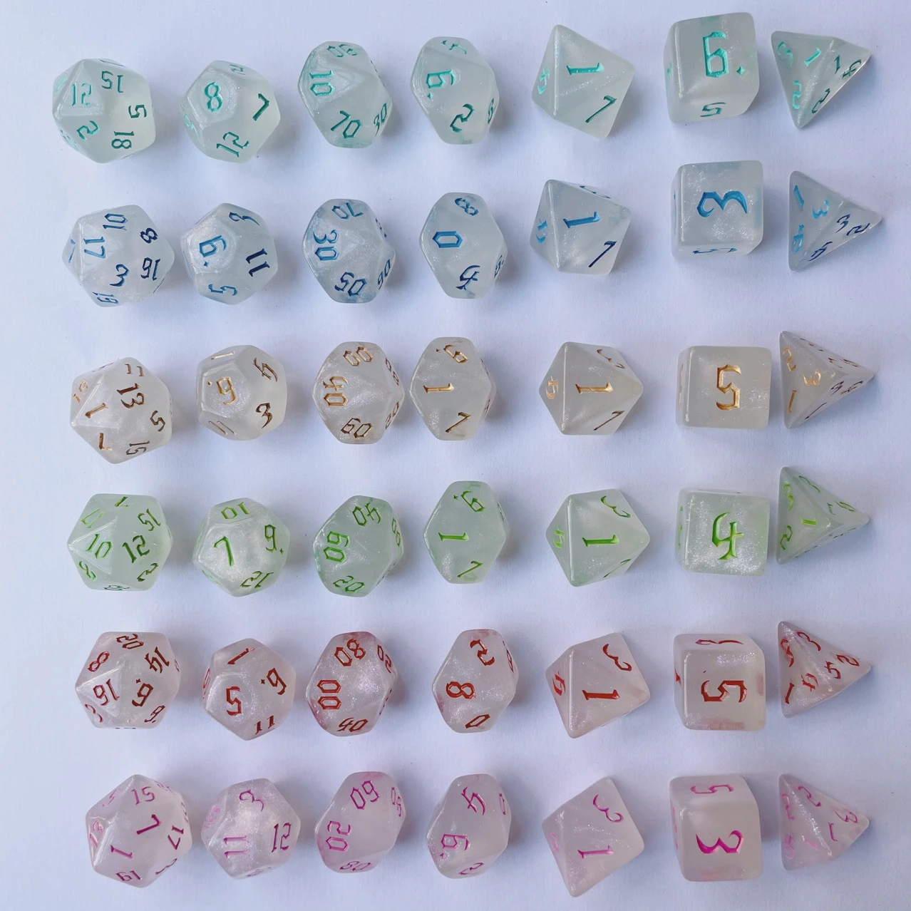 7 個セット新しいグリッターゴールドフォント多面体テーブルゲ - Board Game Font のレビューと価格